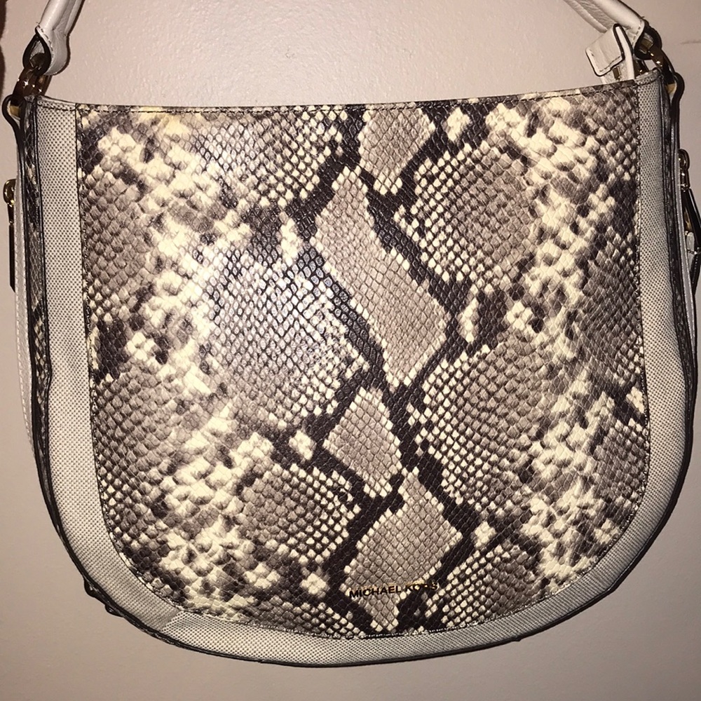 MK shoulder/crossbody ๐ - Picture 2 of 16
